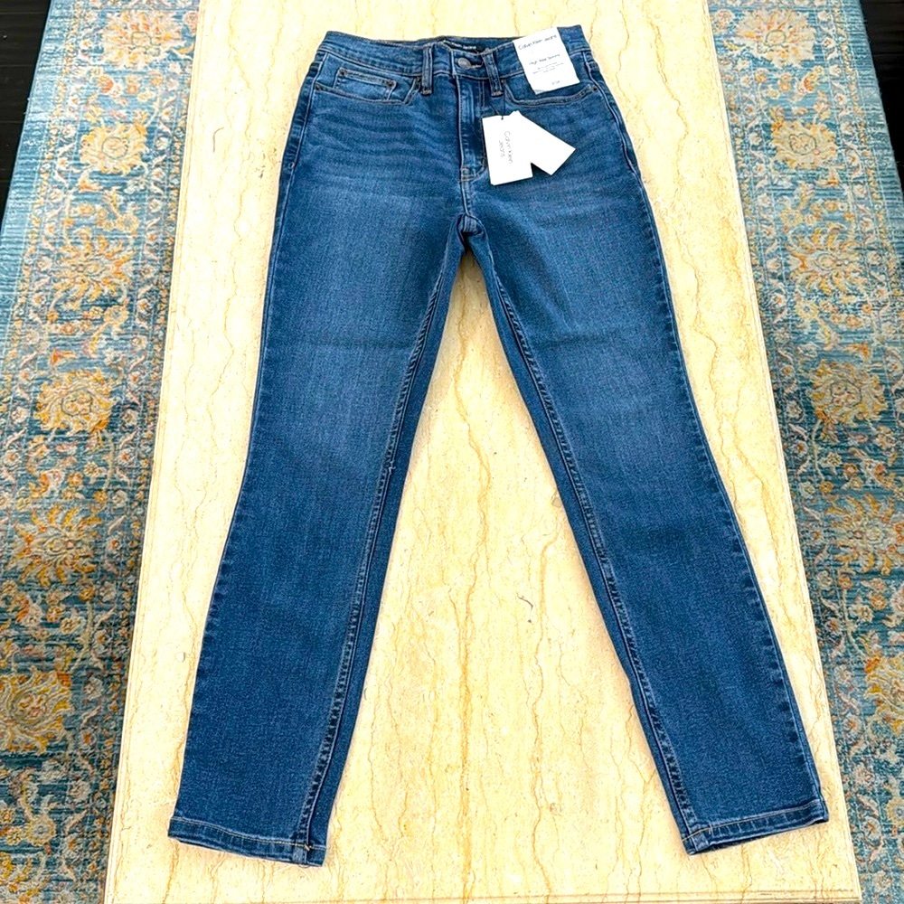 NWT Calvin Klein Jeans Women's High Rise Skinny Jean.